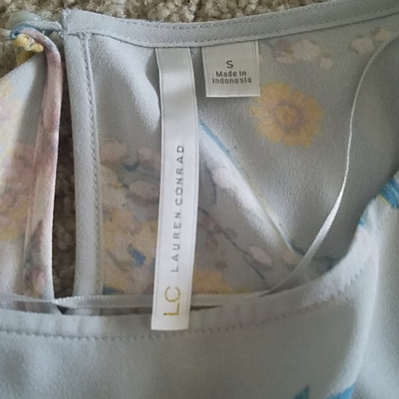 Floral LC Blouse - Picture 2 of 5